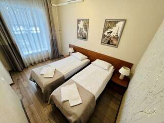 Гостиница Мон Плезир Химки Классический трехместный номер-8