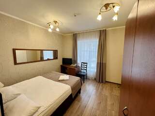 Гостиница Мон Плезир Химки Классический трехместный номер-6